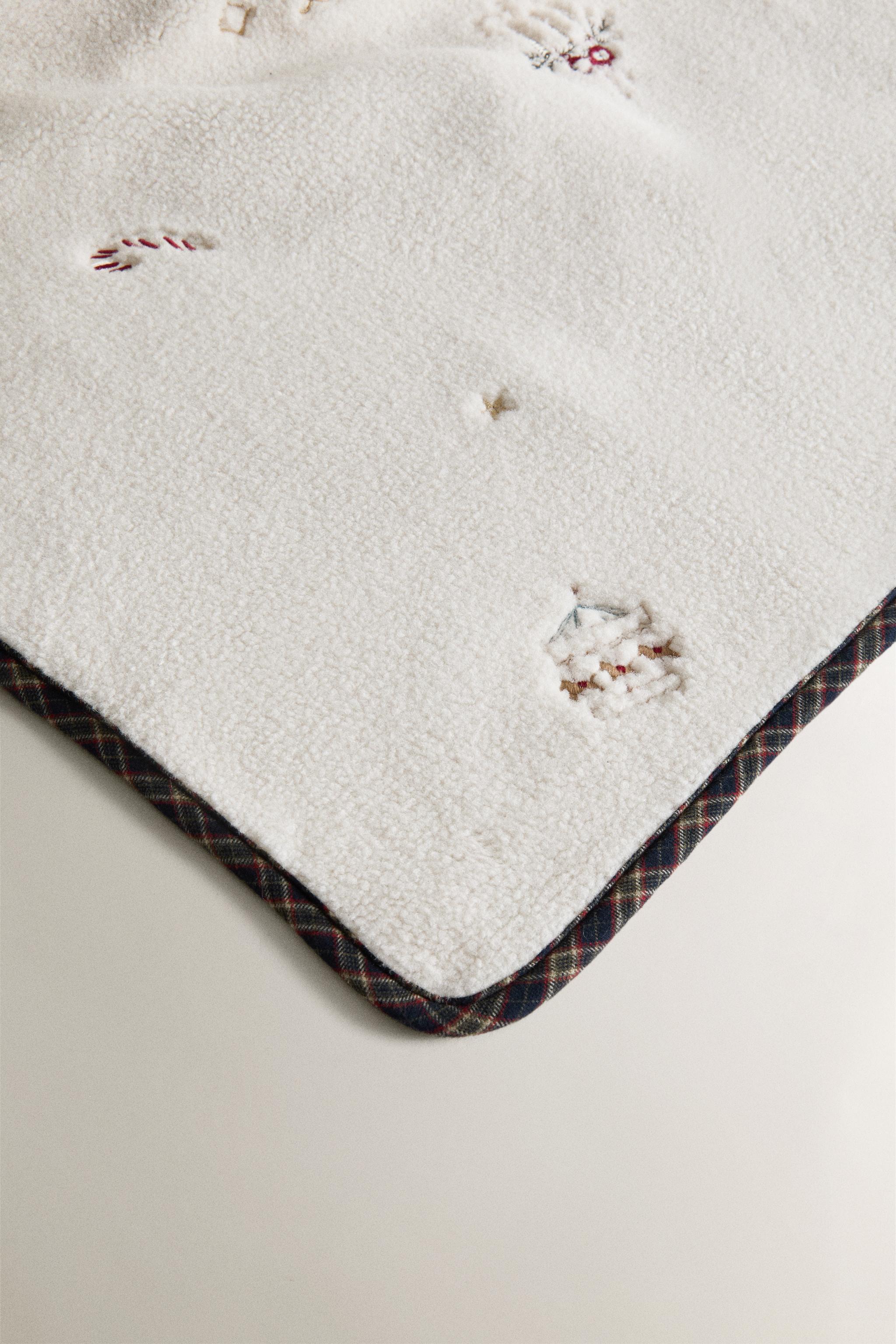 CHILDREN'S FLEECE CHRISTMAS BLANKET WITH FRINGING CHRISTMAS LIST